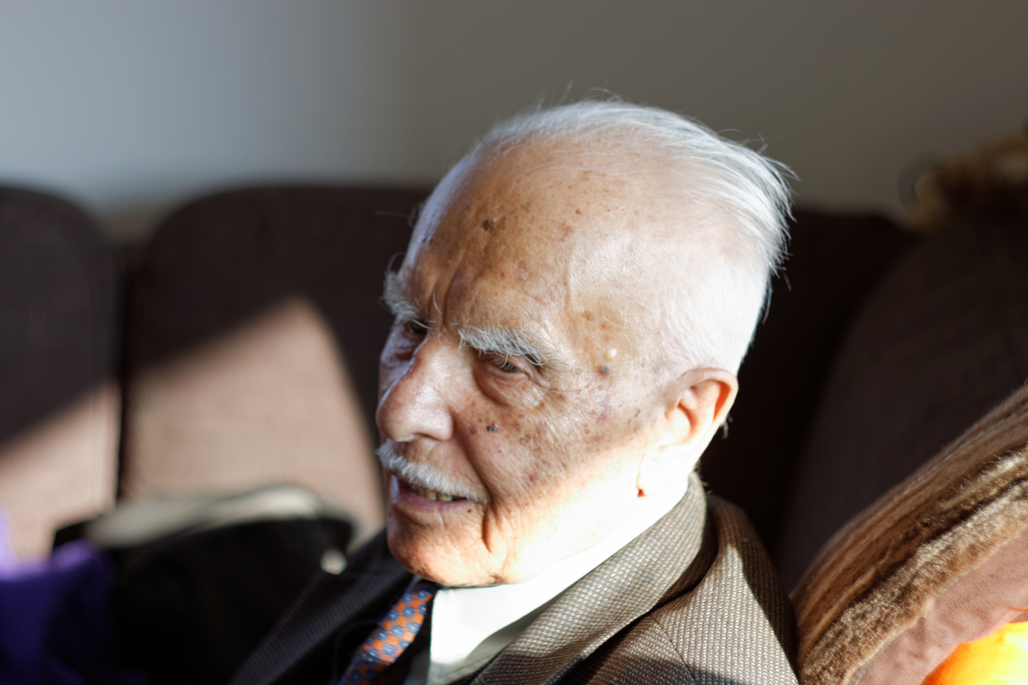 Album image copied from https://lh3.googleusercontent.com/-ifTdOhhVJDc/VRcjLVlVVTI/AAAAAAAAfj0/oVWdfDxdb7cs9TzTzhuZcF0zlXXgccx6wCLABGAYYCw/s0-U-I/IMG_1240_DxO_web.jpg