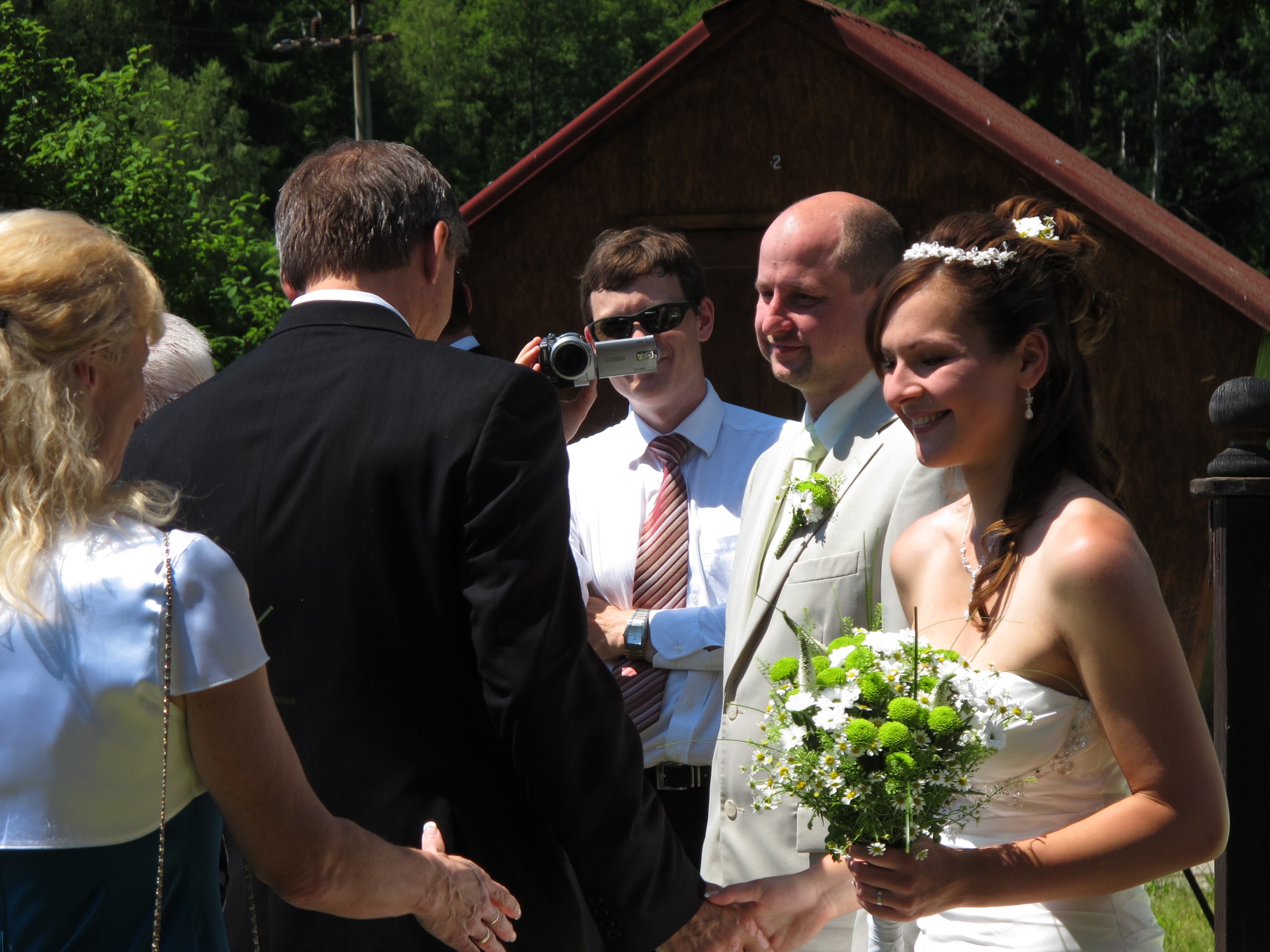 Album image copied from https://lh3.googleusercontent.com/-oLykxK59rYQ/WCCOdmzxkUI/AAAAAAAC4uA/00zCfV5akfQw-M4XzwaeCulAObSZd97ZwCLABGAYYCw/s0-U-I/IMG_1995.JPG