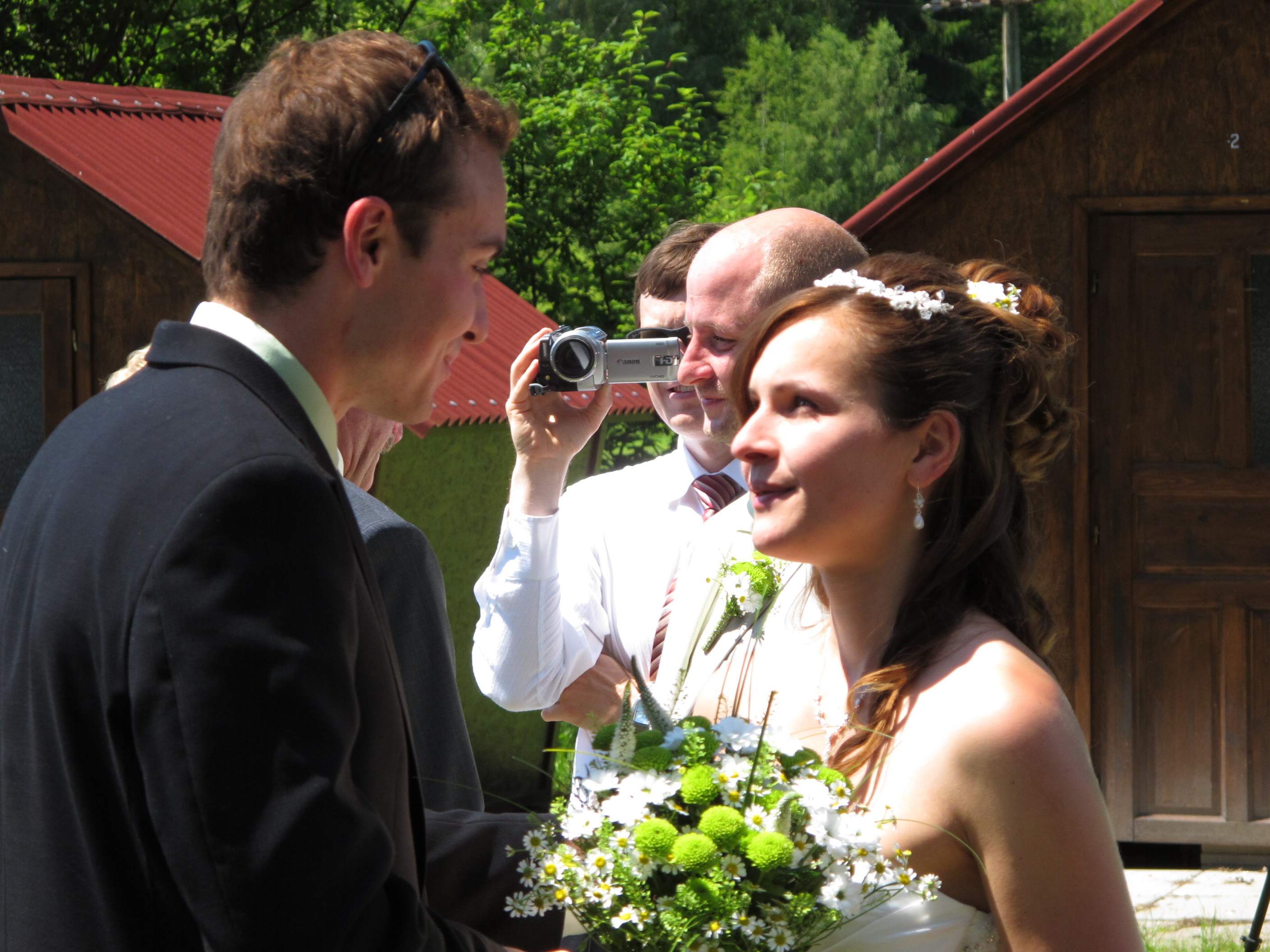 Album image copied from https://lh3.googleusercontent.com/-KZCzo9__LNg/WCCOdrIk7BI/AAAAAAAC4uA/xtDF3JJLAMUd_lAcltOWwEnDvlY-x420gCLABGAYYCw/s0-U-I/IMG_1999.JPG