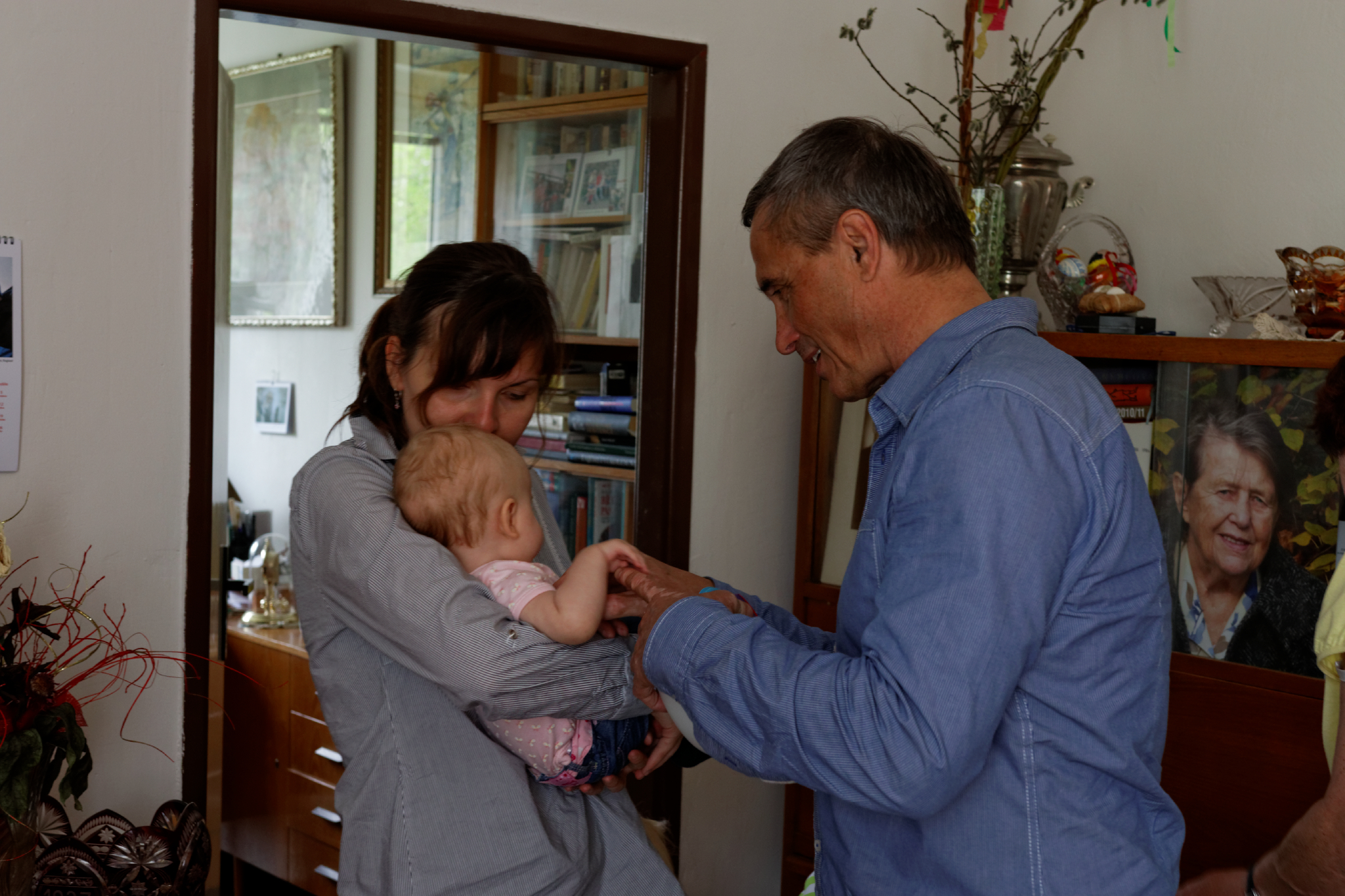 Album image copied from https://lh3.googleusercontent.com/-AT3lJvYqsK8/VT6O7BfC64I/AAAAAAAC4tw/u1kAGY3opkMiphDFKE25dQzumRPaVAhRQCLABGAYYCw/s0-U-I/IMG_2149_DxO_web.jpg