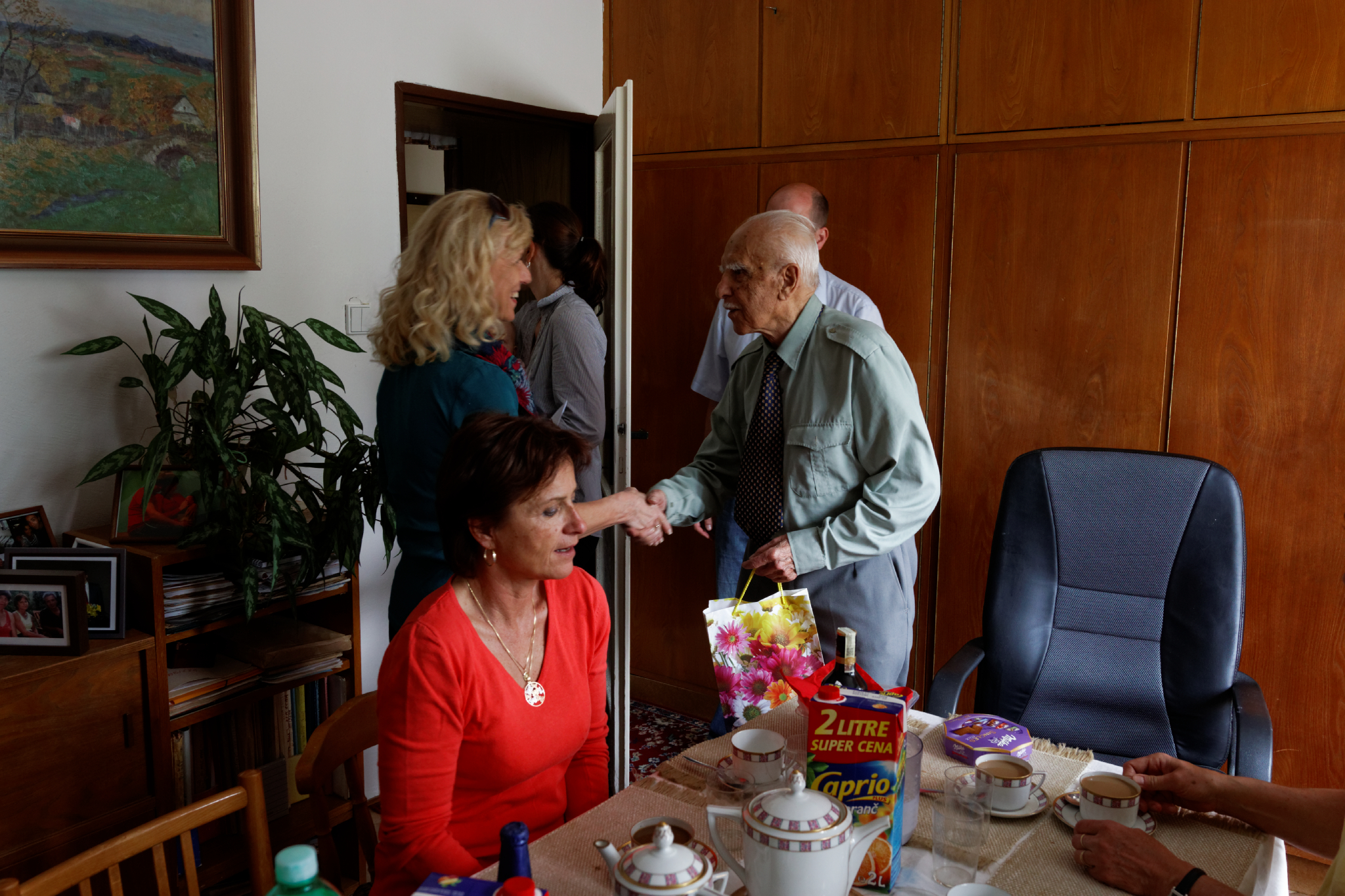 Album image copied from https://lh3.googleusercontent.com/-okcUR5UITeM/VT6PVsm07nI/AAAAAAAC4tw/VPCt2T4s6Aw2x5x_WlNg6K0SRlcerKPjACLABGAYYCw/s0-U-I/IMG_2161_DxO_web.jpg