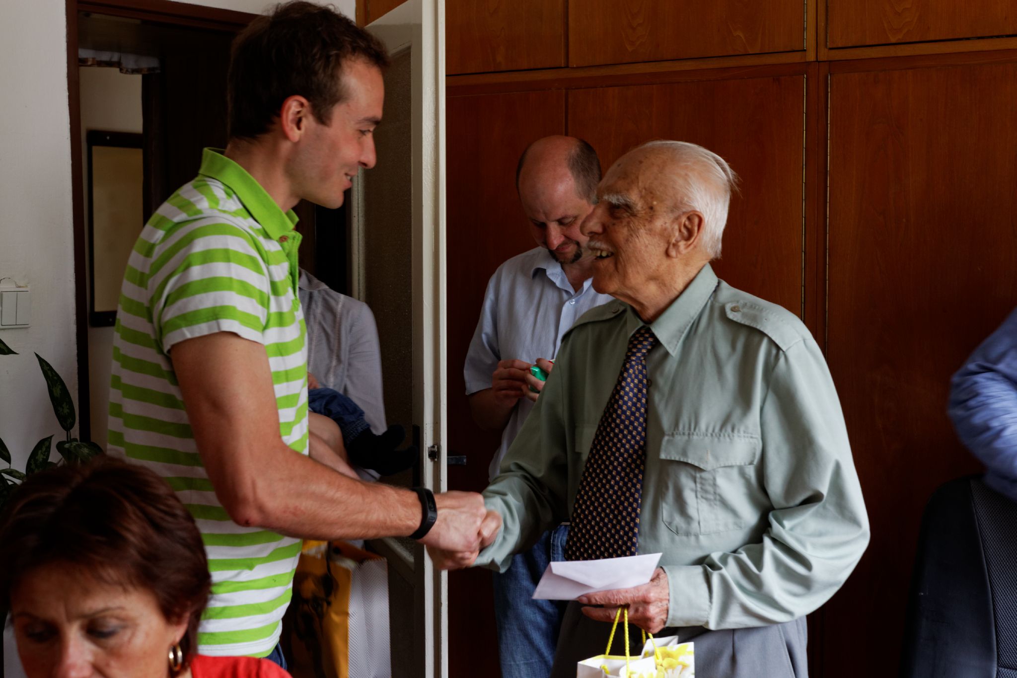 Album image copied from https://lh3.googleusercontent.com/-Y8kvcRcci2Y/VT6PgDVR9WI/AAAAAAAC4tw/RjASYISdeX0NVVDmJzEUK4qYC0D2AUIHgCLABGAYYCw/s0-U-I/IMG_2164_DxO_web.jpg