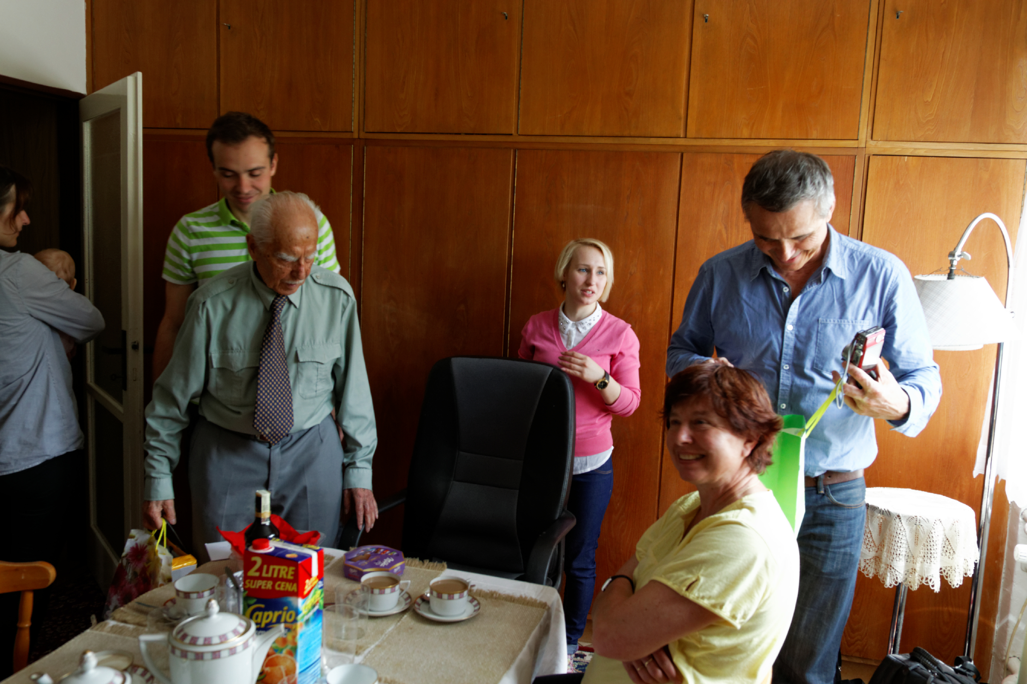 Album image copied from https://lh3.googleusercontent.com/-OYLeWAPrL7c/VT6Pq3VfzMI/AAAAAAAC4tw/IMGYwC5Kc44OMn8HaJRKttf7fGrUjMkWgCLABGAYYCw/s0-U-I/IMG_2168_DxO_web.jpg