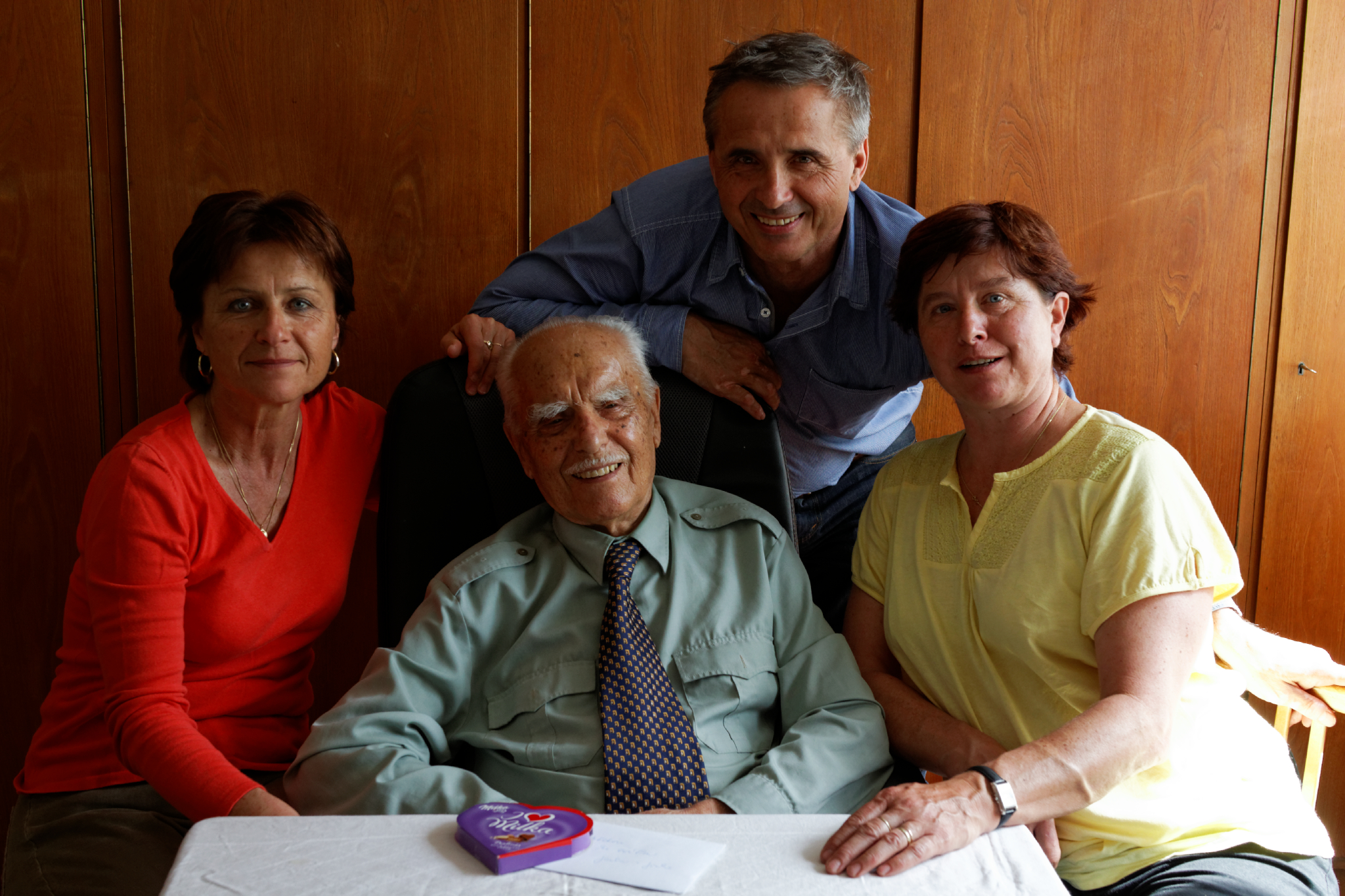 Album image copied from https://lh3.googleusercontent.com/-WCoAb7kcoZU/VT6P1mSmCnI/AAAAAAAC4tw/aUp3zTYK9iYkAKg4PSvS6sz6rjMZ5XutgCLABGAYYCw/s0-U-I/IMG_2173_DxO_web.jpg