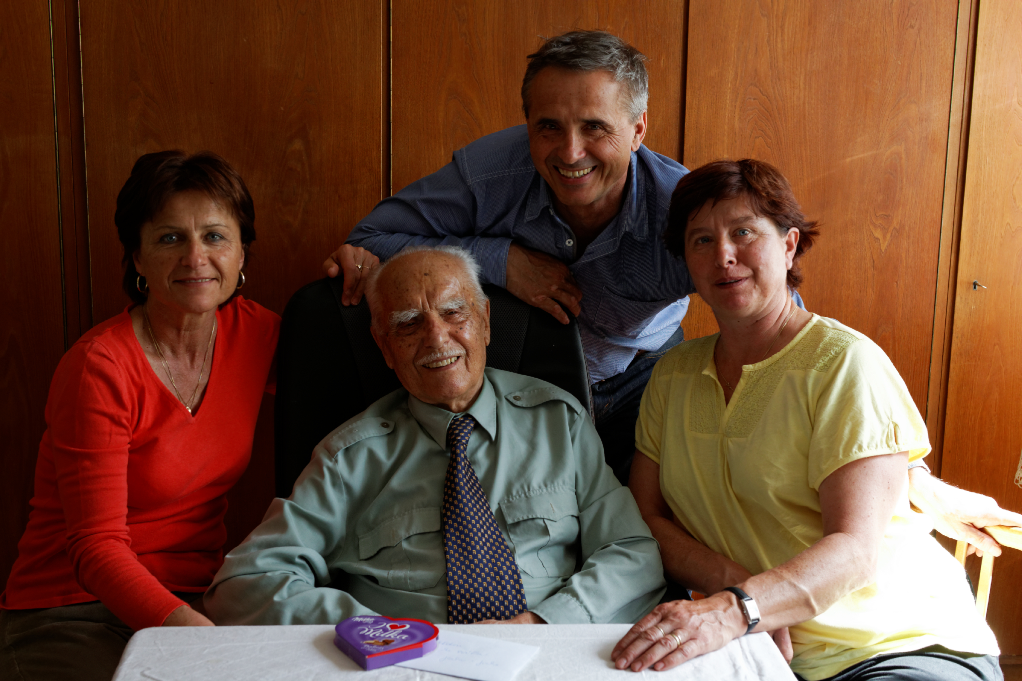 Album image copied from https://lh3.googleusercontent.com/-AIRVfn4qQ-Y/VT6P5U2gQ6I/AAAAAAAC4tw/s7HeFlDFjZkjgtOJcQoMML0TJTau0NA_ACLABGAYYCw/s0-U-I/IMG_2174_DxO_web.jpg