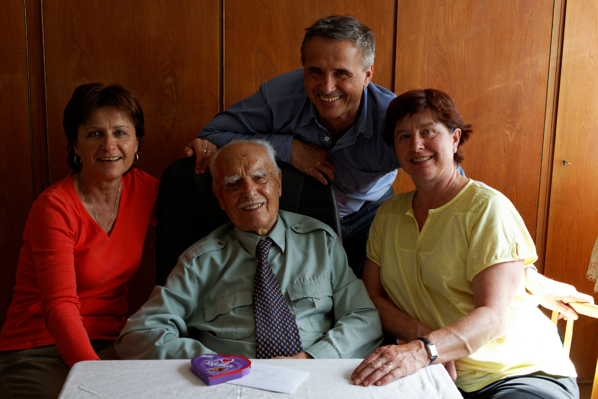 Album image copied from https://lh3.googleusercontent.com/-3csGhc7qiKg/VT6QCFSeQCI/AAAAAAAC4tw/MGDgc7tiGQQESCB-qGmmKou-LmmAGSJagCLABGAYYCw/s0-U-I/IMG_2176_DxO_web.jpg