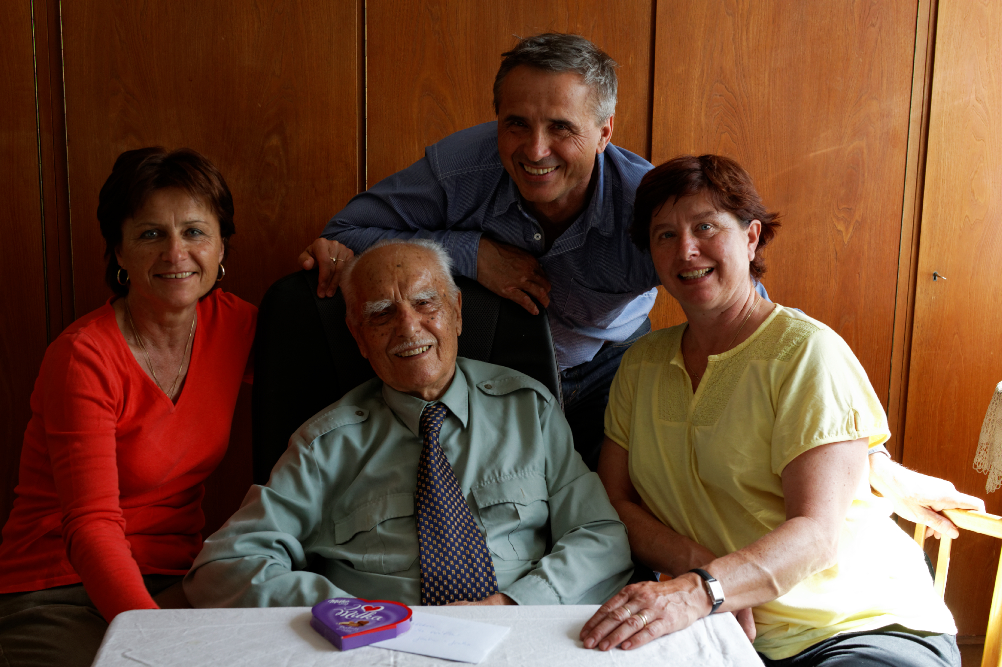 Album image copied from https://lh3.googleusercontent.com/-XCTEhGBncRQ/VT6QFzIO9tI/AAAAAAAC4tw/P1jAp5MZqsge7xnxnL2RatQA4Ezz5s0GwCLABGAYYCw/s0-U-I/IMG_2177_DxO_web.jpg