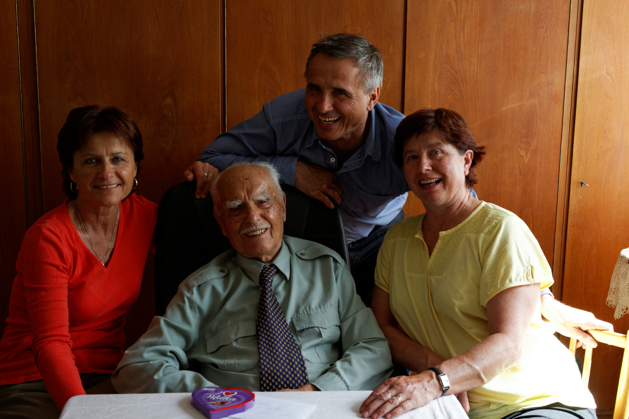 Album image copied from https://lh3.googleusercontent.com/-qk20Rg462gE/VT6QJf1_zkI/AAAAAAAC4tw/AxFmF3B5dJk68fwIc2NqDlI_j-qjnRAdgCLABGAYYCw/s0-U-I/IMG_2180_DxO_web.jpg