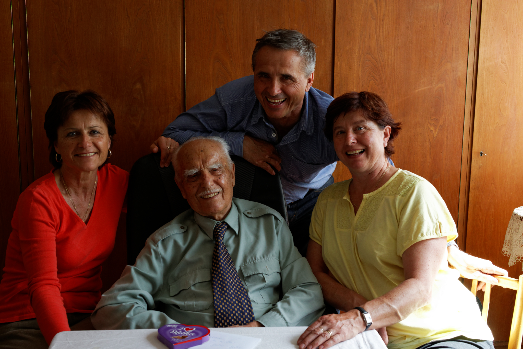 Album image copied from https://lh3.googleusercontent.com/-vU6LihTDHyg/VT6QNeKkvmI/AAAAAAAC4tw/AsJBZpAmub81DBk6jzUL8gsSNP834H1sQCLABGAYYCw/s0-U-I/IMG_2181_DxO_web.jpg