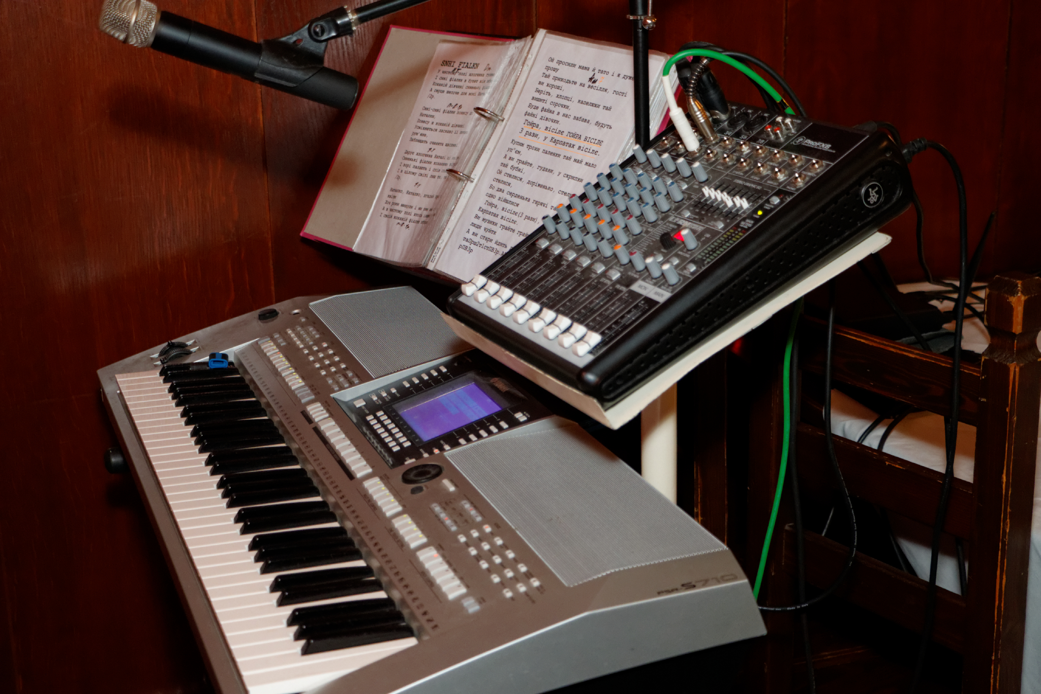 Album image copied from https://lh3.googleusercontent.com/-sLYInPdxY-g/VVm_ziy7J0I/AAAAAAAC3JA/tNMP1f14WiMyL8barTPwiK55G5IstJOGwCLABGAYYCw/s0-U-I/IMG_2753_DxO_web.jpg