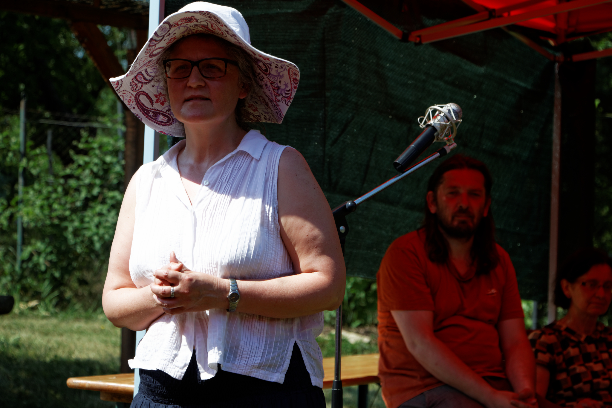 Album image copied from https://lh3.googleusercontent.com/-UlTH86lKYfQ/VXlHVF8-1jI/AAAAAAACHxo/t8KNdCQ_o0E4oWGU6-3DmjsfGRsRW5gJACLABGAYYCw/s0-U-I/IMG_3407_DxO_web.jpg