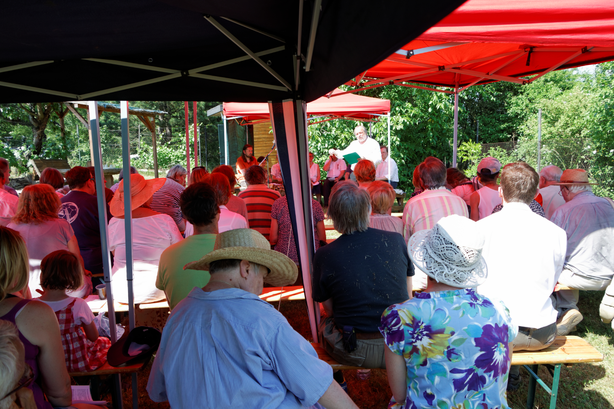 Album image copied from https://lh3.googleusercontent.com/-ukQOsJs2dsc/VXlI7WRzieI/AAAAAAAC3I8/QWl8U7VzN28ZyfIJouPwkg2pz-ij86R2gCLABGAYYCw/s0-U-I/IMG_3426_DxO_web.jpg