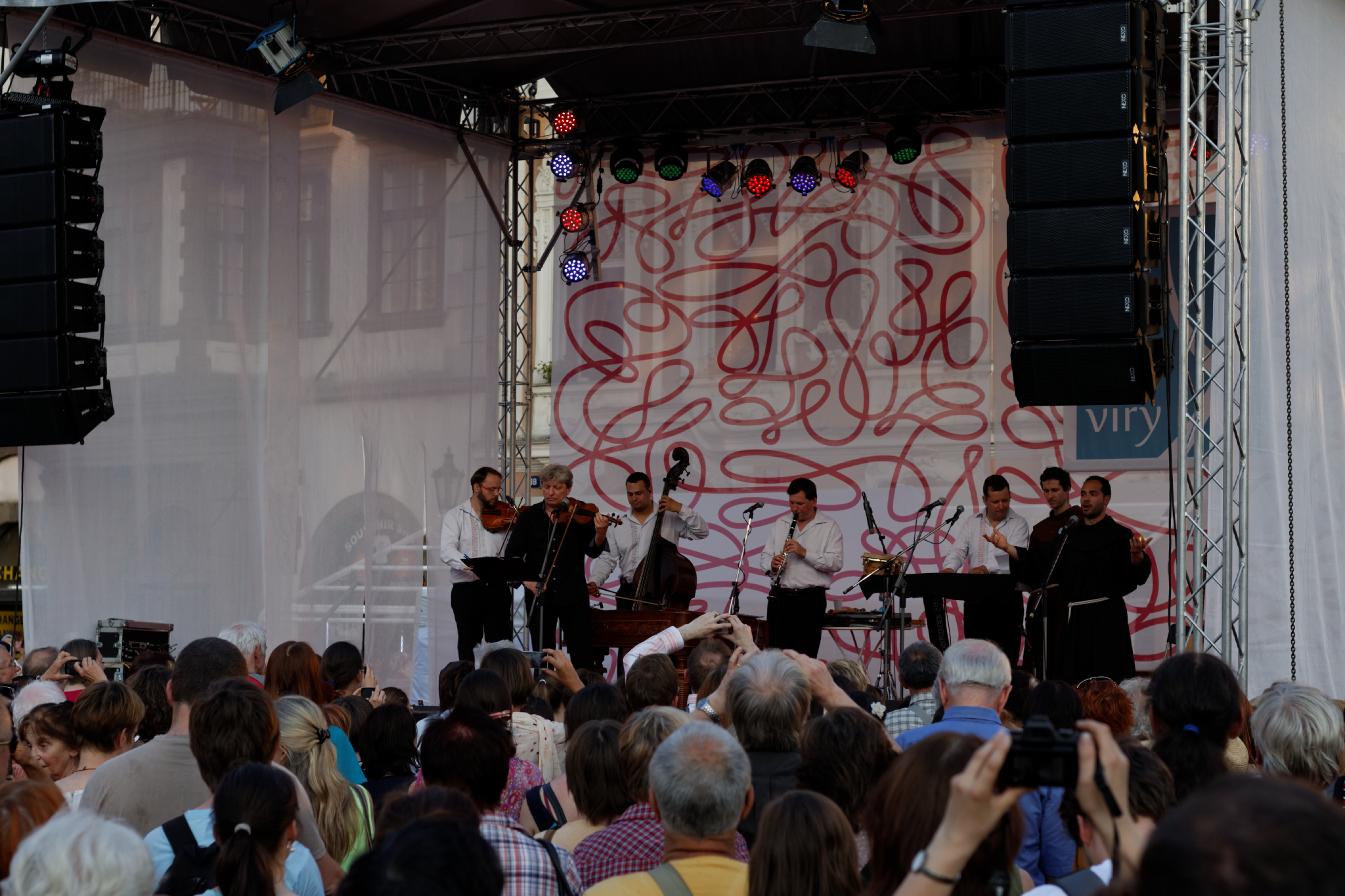 Album image copied from https://lh3.googleusercontent.com/-Cf6d5pnLedc/VXmZYofqc4I/AAAAAAAAyUM/YgJymcInvagFspXimzQzMGlcN541lFWmQCLABGAYYCw/s0-U-I/IMG_3476_DxO_web.jpg