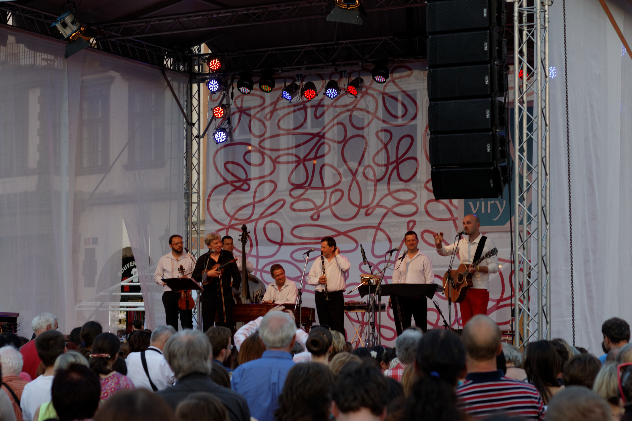 Album image copied from https://lh3.googleusercontent.com/-B_LiiUb4T9o/VXmZh8QbavI/AAAAAAAAyUk/2TNG0kwVOnEQn-6mlbWZDLl5Cuo85f2EgCLABGAYYCw/s0-U-I/IMG_3480_DxO_web.jpg