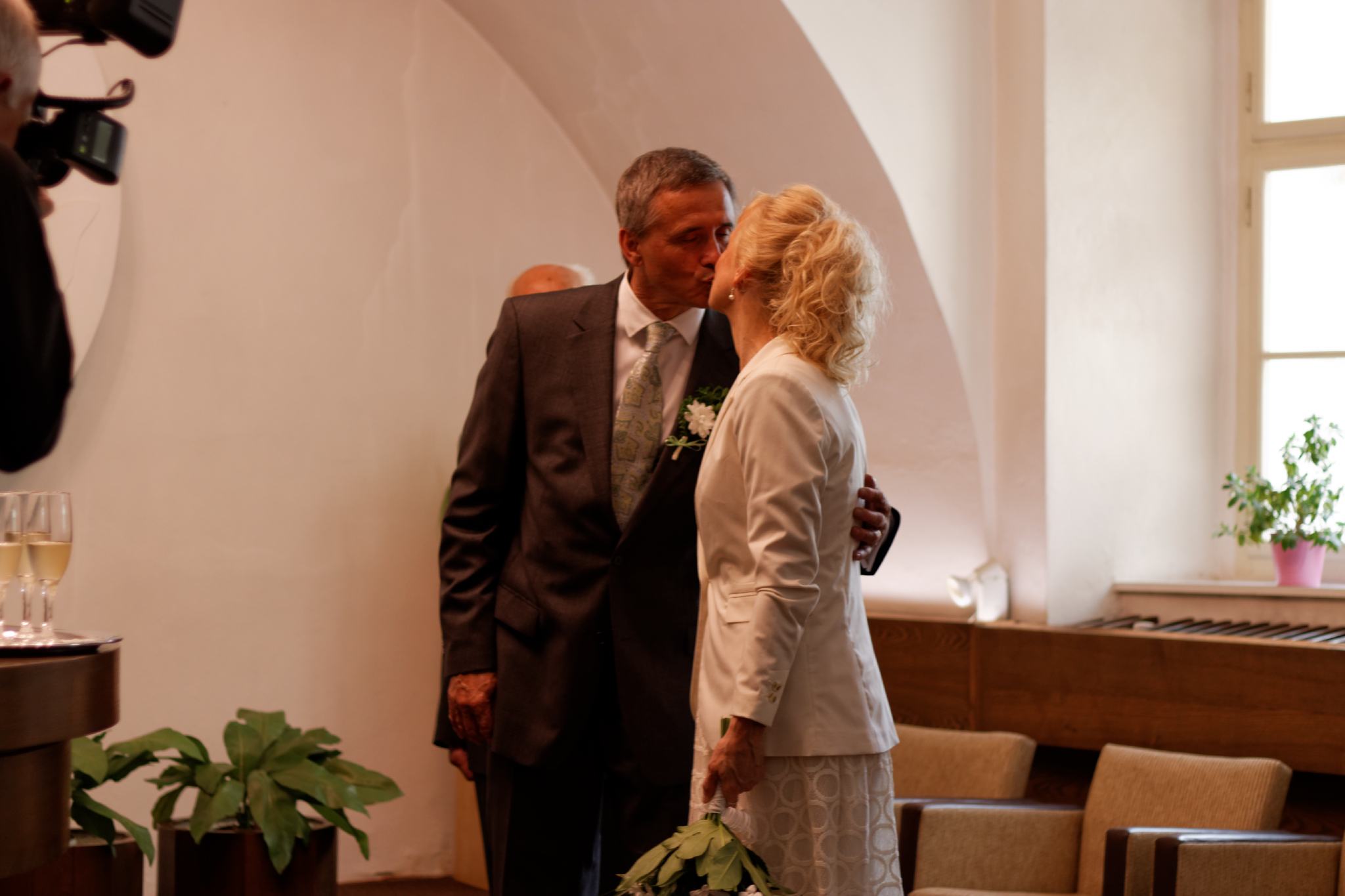 Album image copied from https://lh3.googleusercontent.com/-JNu3mgZ08O0/VXznHE-bc4I/AAAAAAAC4tk/PlbNb1G0h9k69ok_onrpCZQaWK_sK17LACLABGAYYCw/s0-U-I/IMG_3721_DxO_web.jpg