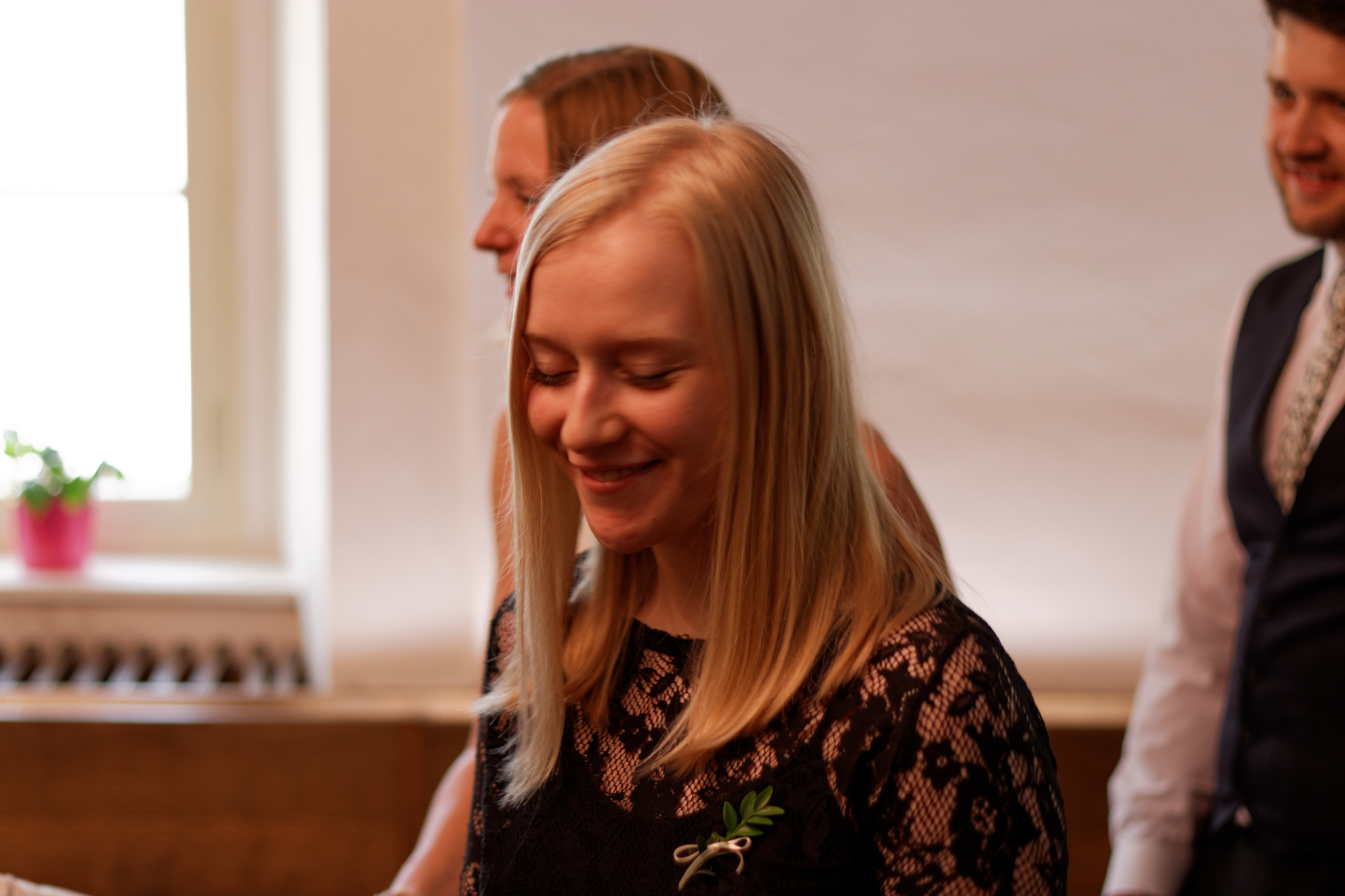 Album image copied from https://lh3.googleusercontent.com/-aA1iKt5pOM8/VXzoEw9GjsI/AAAAAAAC4tk/7JnQIX1untsD4U8Bz8TVR-GJ2LxdQYhWACLABGAYYCw/s0-U-I/IMG_3750_DxO_web.jpg