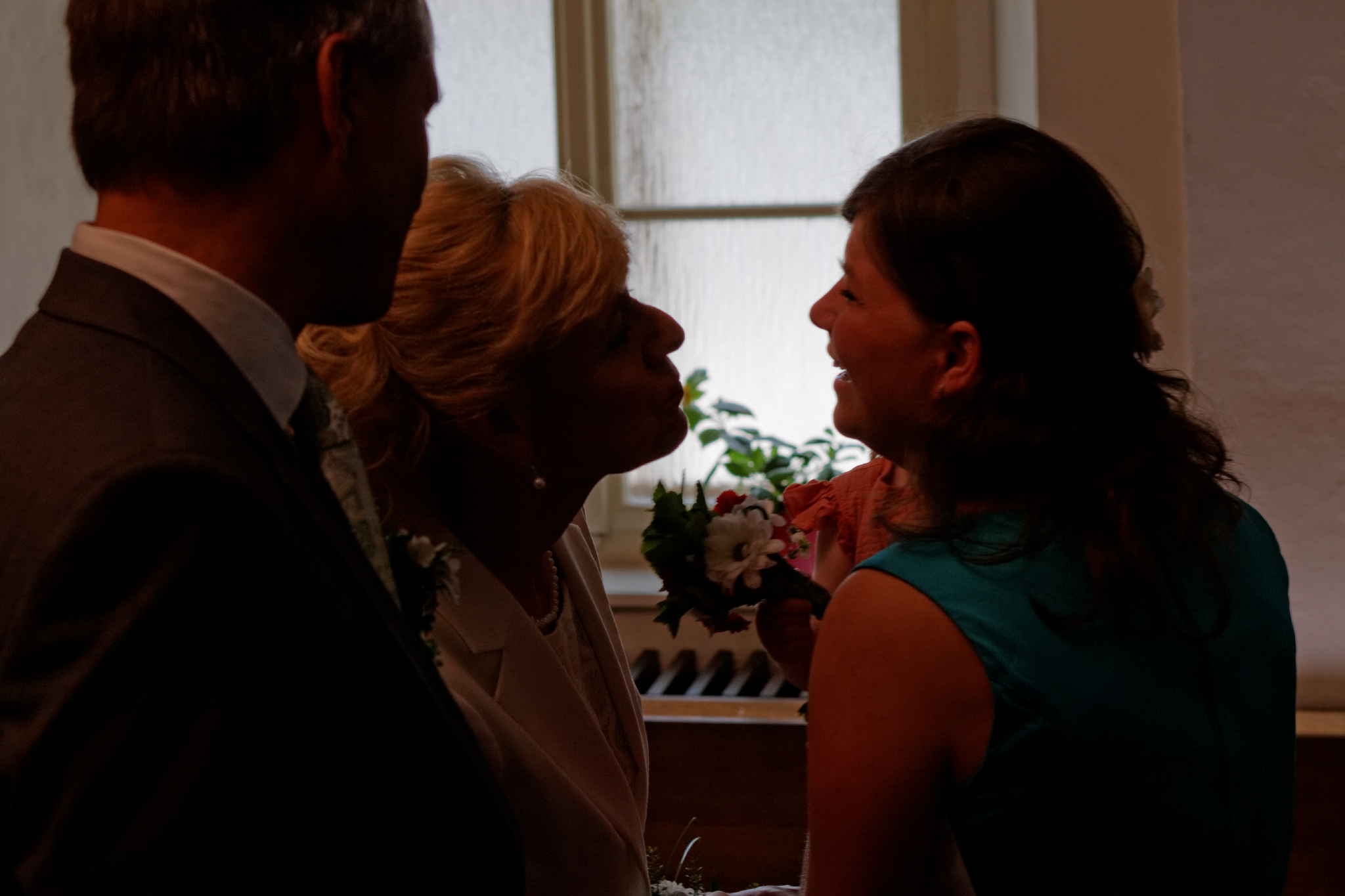 Album image copied from https://lh3.googleusercontent.com/-sFNz8LgZW1o/VXzoO2APjsI/AAAAAAAC4tk/QcFStgQzEo0hDEmSA8tagD1jvTa9gsuIACLABGAYYCw/s0-U-I/IMG_3754_DxO_web.jpg