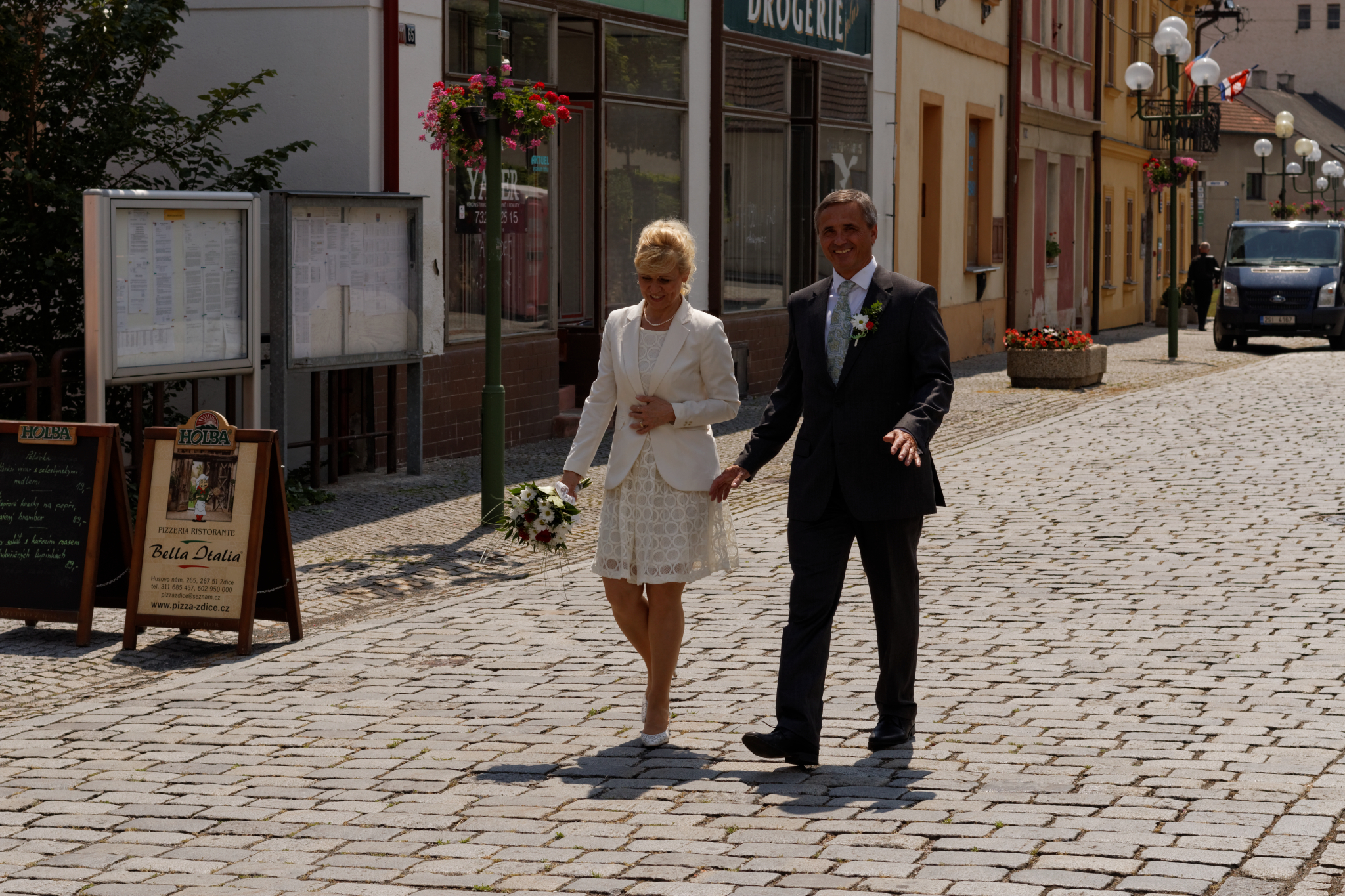 Album image copied from https://lh3.googleusercontent.com/--6TX7mXiJhA/VXzqEzmQx9I/AAAAAAAC4tk/INiazu2y9s8CXuMmKG8CF7hO6zAUBX_CgCLABGAYYCw/s0-U-I/IMG_3823_DxO_web.jpg