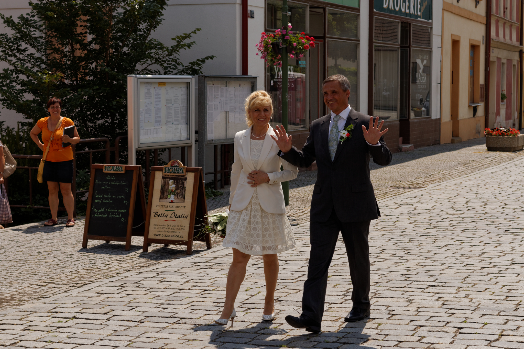 Album image copied from https://lh3.googleusercontent.com/-PB51t8mWVvs/VXzqUssCshI/AAAAAAAC4tk/s3dIN70T5y8ZEMjiDCcwvlydcchTQ0H6gCLABGAYYCw/s0-U-I/IMG_3827_DxO_web.jpg