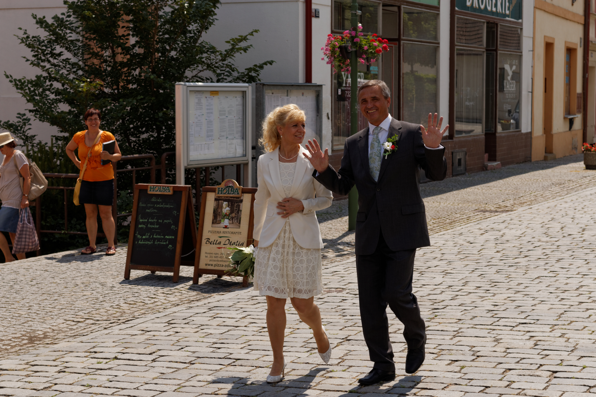 Album image copied from https://lh3.googleusercontent.com/-F8Lgjjr5SZk/VXzqYe2SebI/AAAAAAAC4tk/HAhrKtn9du8Q5obeLj-py6993lUpG9flQCLABGAYYCw/s0-U-I/IMG_3828_DxO_web.jpg