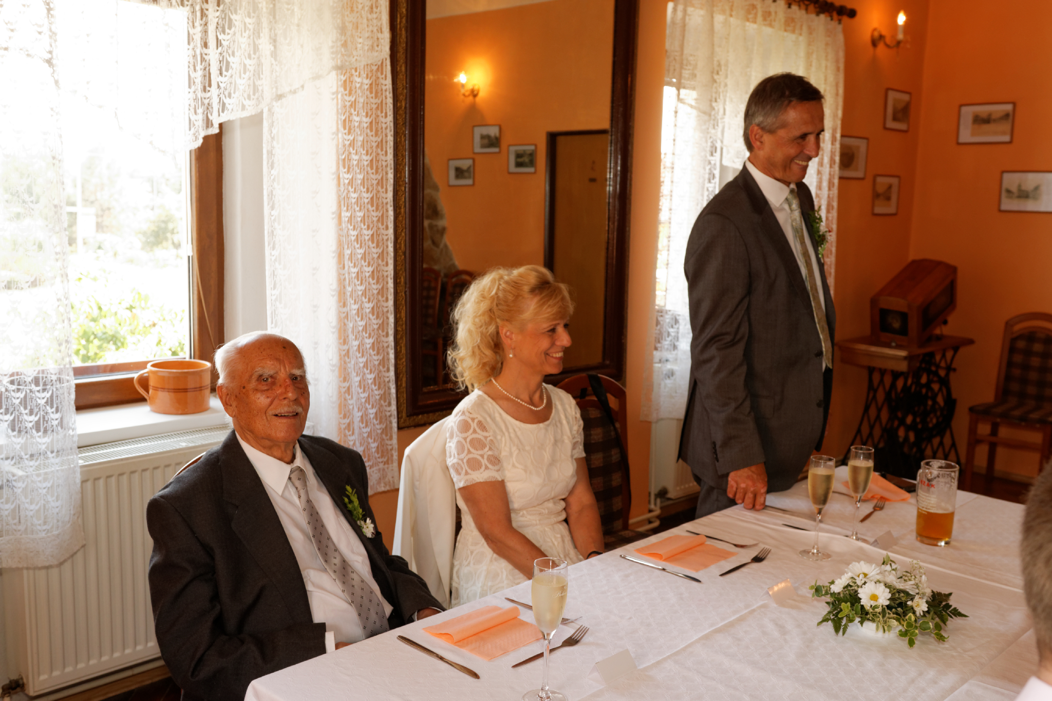 Album image copied from https://lh3.googleusercontent.com/-IFqS1qv8h_U/VXzretjtP4I/AAAAAAAC4tk/wxMdkxNqvA0QVvd-qr7CRrFP7c0CEtswwCLABGAYYCw/s0-U-I/IMG_3870_DxO_web.jpg