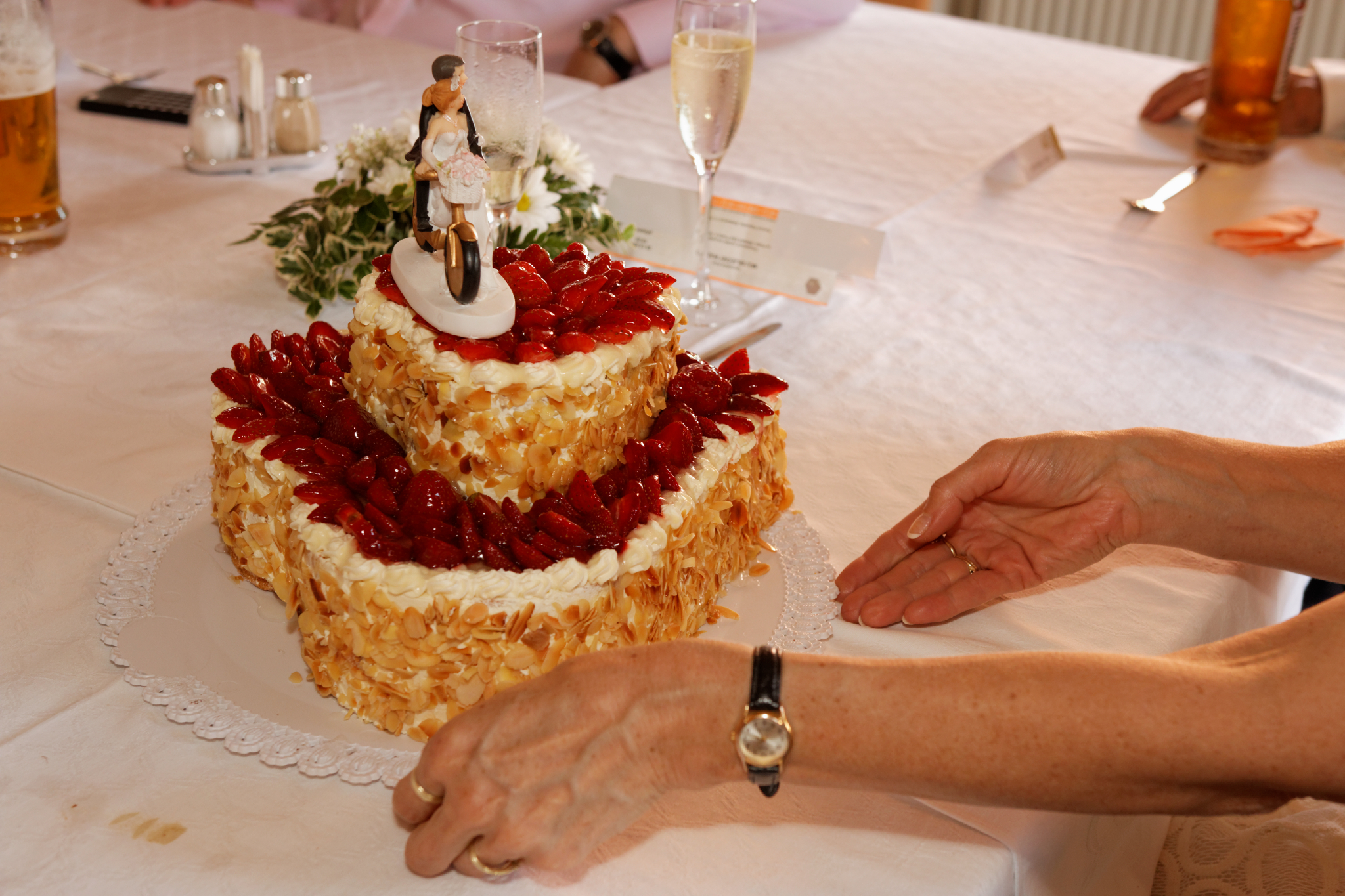 Album image copied from https://lh3.googleusercontent.com/-sXl6yfOB3a8/VXzs61qU6uI/AAAAAAAC4tk/cz6f20vOXa01_XinWE2UagXcqrocEjbtACLABGAYYCw/s0-U-I/IMG_3918_DxO_web.jpg