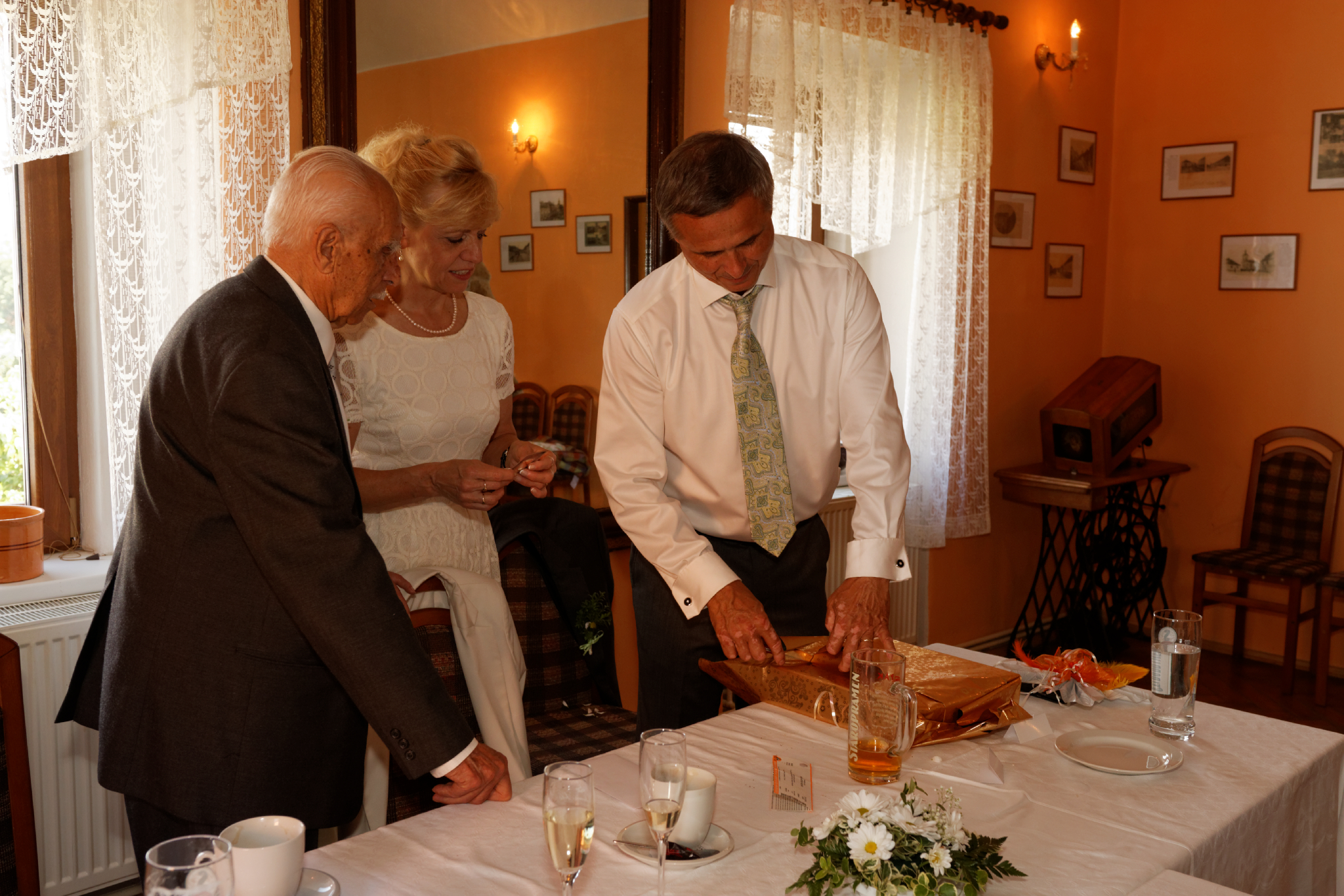 Album image copied from https://lh3.googleusercontent.com/-ZgJ3BMsYd6o/VXztsZUkmyI/AAAAAAAC4tk/jXXanL1TCUQ80kqY2he-hlg_GiXSvrRdgCLABGAYYCw/s0-U-I/IMG_3946_DxO_web.jpg