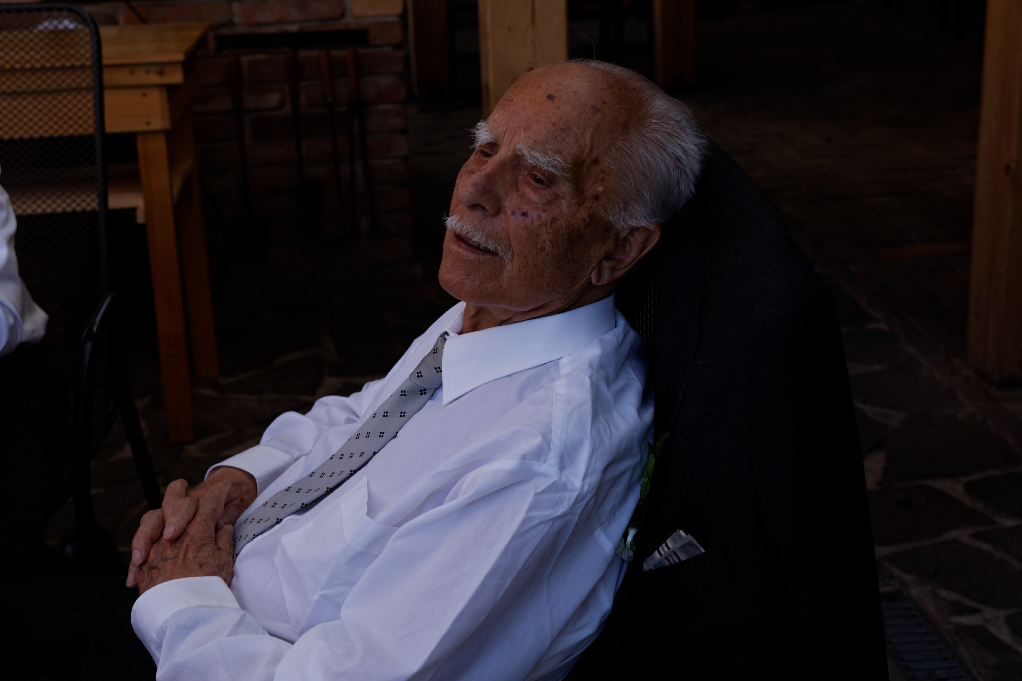 Album image copied from https://lh3.googleusercontent.com/-K4XFclVsC6k/VXzvoBsegfI/AAAAAAAC4tk/ETMxy1snHtETEU02jQe7ispCP-4B0L6GwCLABGAYYCw/s0-U-I/IMG_4040_DxO_web.jpg