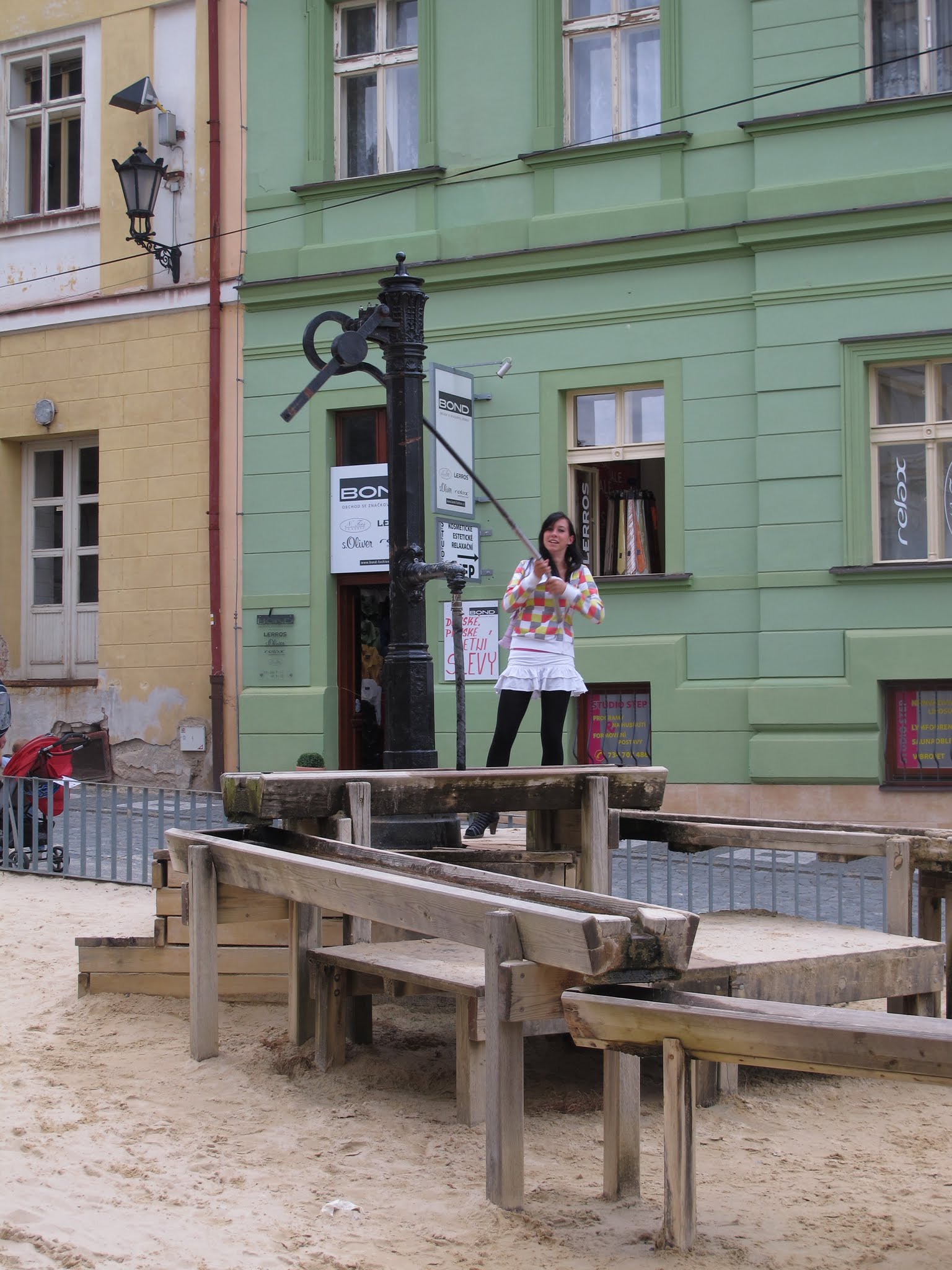 Album image copied from https://lh3.googleusercontent.com/-mH6d73OESaI/VYvbRMr-ifI/AAAAAAABfqQ/2OnyPE_1AUg_iQANWYY0CKKajQRcakTzACLABGAYYCw/s0-U-I/IMG_5756.JPG