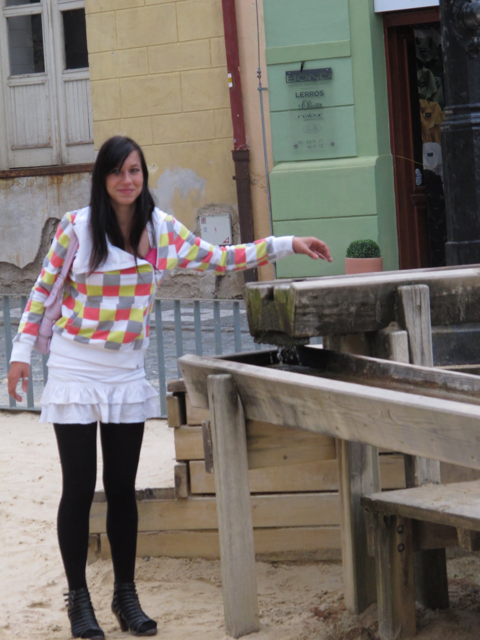 Album image copied from https://lh3.googleusercontent.com/-PW_zhMcoHNI/VYvbSEa_FgI/AAAAAAABfw8/Rfrsc529z-gQw1iwo4SPunIqPvoJfPA1QCLABGAYYCw/s0-U-I/IMG_5757.JPG