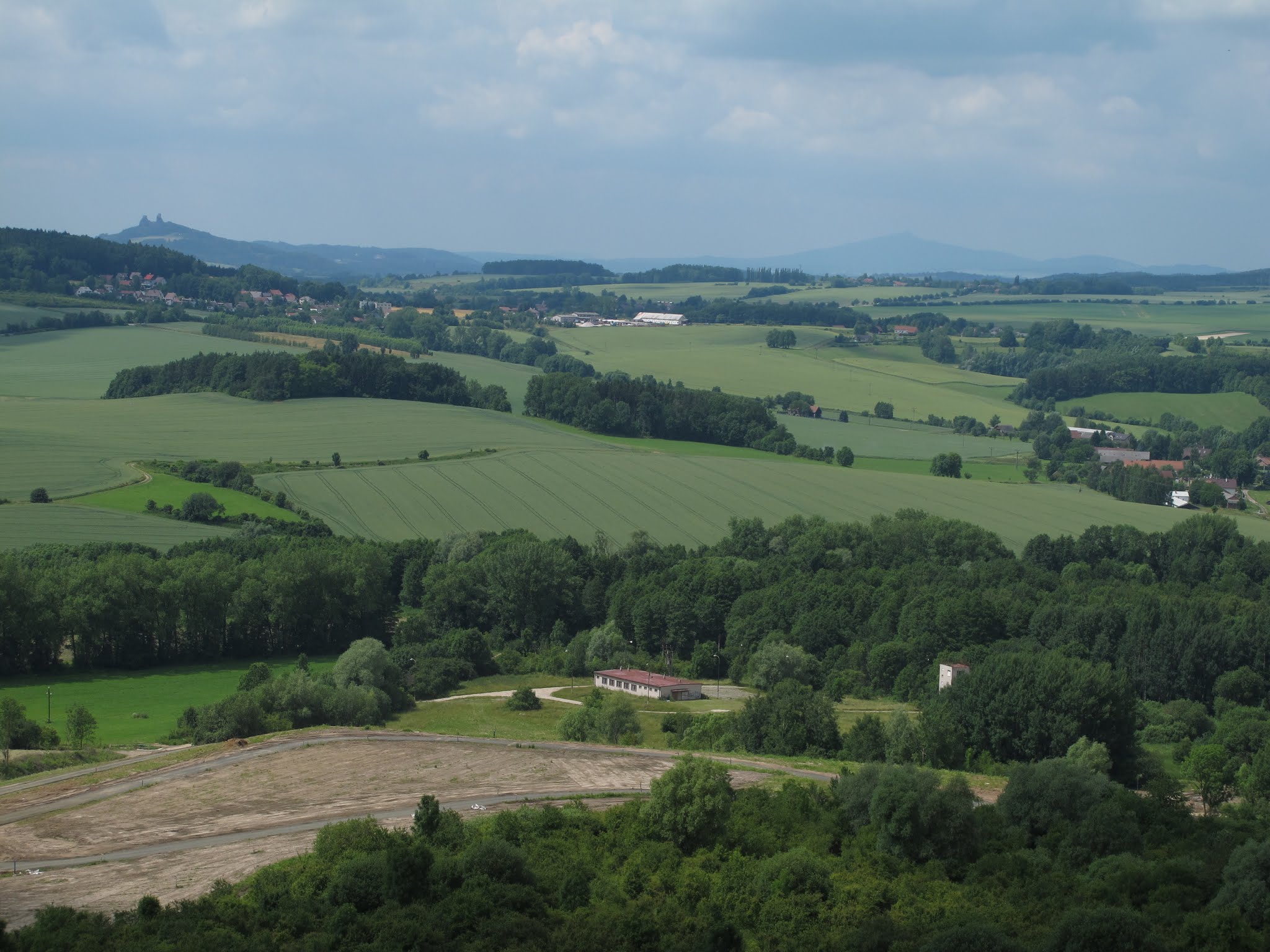 Album image copied from https://lh3.googleusercontent.com/-8npyP6jk8Rg/VYvbgGsEAyI/AAAAAAABfsI/LeCacz7bfXAw0JAWniiffcXpVe1PYoSdACLABGAYYCw/s0-U-I/IMG_5807.JPG