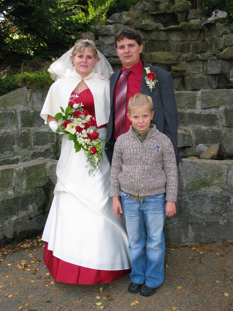 Album image copied from https://lh3.googleusercontent.com/-ip_S7Iqitys/SjFZgMTlJdI/AAAAAAAACS0/sloT2ANBtCoXcrFDA7zrXwg0cq0OvN9uwCLABGAYYCw/s0-U-I/IMG_6070.JPG