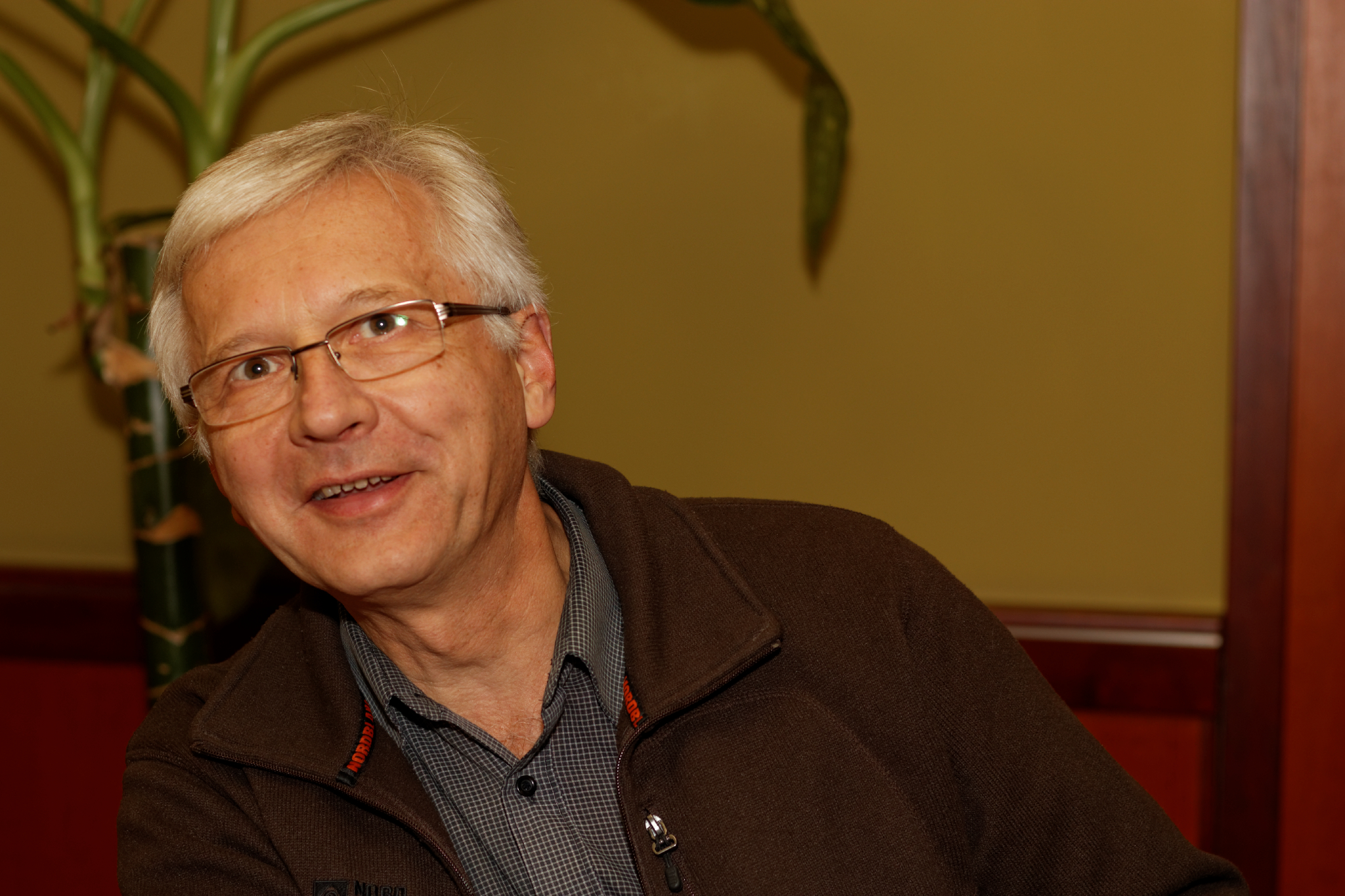 Album image copied from https://lh3.googleusercontent.com/-dmSQ8STGcOY/VhQXLjbzD6I/AAAAAAAB6_0/neQgnO89nQgB1oPTikJBLVRfWsEzszyOACLABGAYYCw/s0-U-I/IMG_6611_DxO_web.jpg