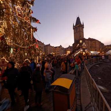 Image copied from https://cdn1.360cities.net/pano/libor-fettr/01438466_Prague-christmas-2016-jpg/cube/front/5.jpg